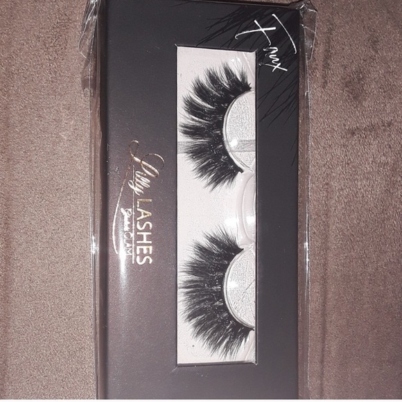 BNIB LILLY LASHES STYLE MYKONOS MINK LASHES 3D - Picture 8 of 10